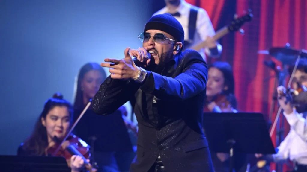 Yandel on stage
